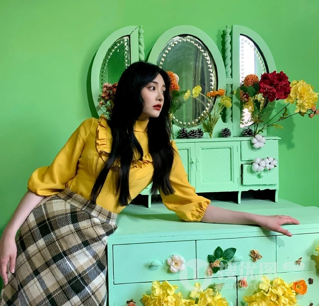 周洁琼拍摄写真花絮，多套服饰诠释甜美，清新，气质等不同风格