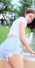 身材相当亮眼气质的泰国网红眼镜女生吸睛可爱生活照片图集