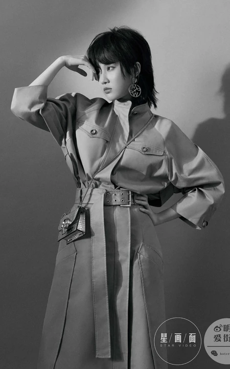张慧雯最新杂志写真，长发女生和短发&ldquo;假小子&rdquo;之间不同变换