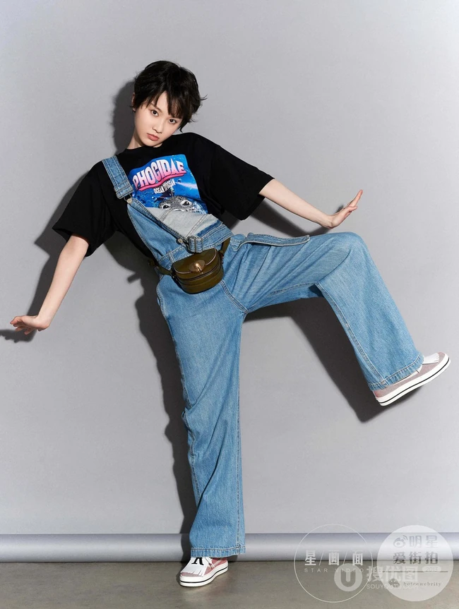 张慧雯最新杂志写真，长发女生和短发&ldquo;假小子&rdquo;之间不同变换
