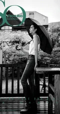 戚薇与树木花草为伴最新复古清新户外杂志写真