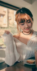 喝着奶茶，吃着蛋糕的可爱白衫短裙深袜袜MM高清写真大图