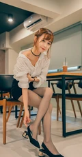 喝着奶茶，吃着蛋糕的可爱白衫短裙深袜袜MM高清写真大图