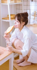 男友衫魅力，修长线条感MM豆梓吖白衣衬衫气质高清写真大图