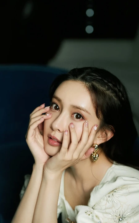 孟子义甜美温婉白色连衣短裙唯美写真