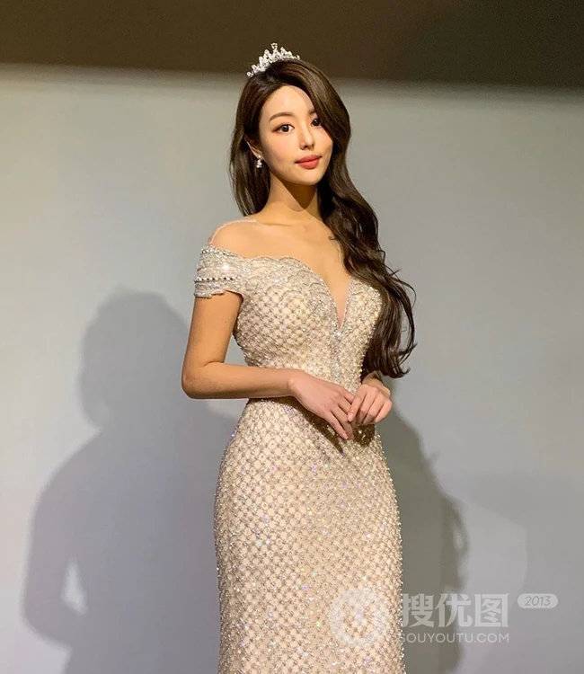 气质女生就是你，适合出席各种活动和聚会的&ldquo;小气质&rdquo;女生卷发图片 第17张