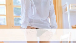白衬衫，丸子头，清新甜美长腿美女桌面壁纸图片