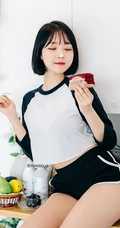 蜜桃臀妹子，清新短发韩国童颜女生佳人Rumi生活写真照图集