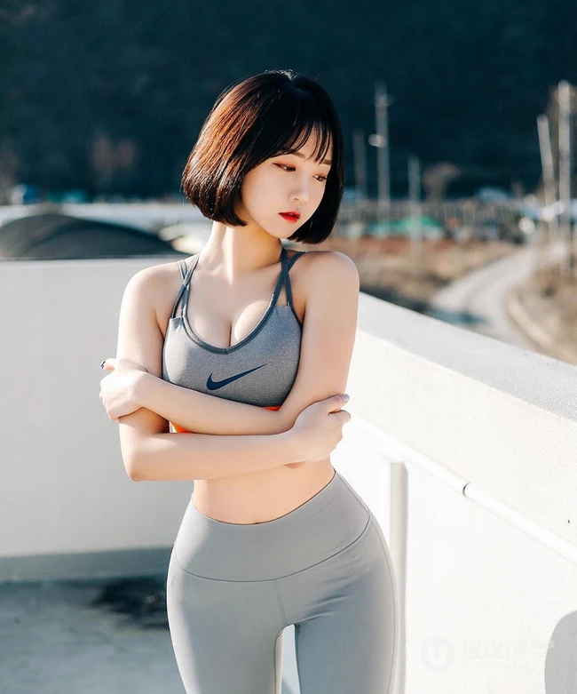 蜜桃臀妹子，清新短发韩国童颜女生佳人Rumi生活写真照图集