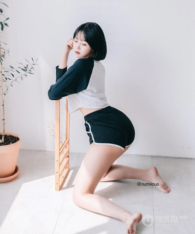 蜜桃臀妹子，清新短发韩国童颜女生佳人Rumi生活写真照图集