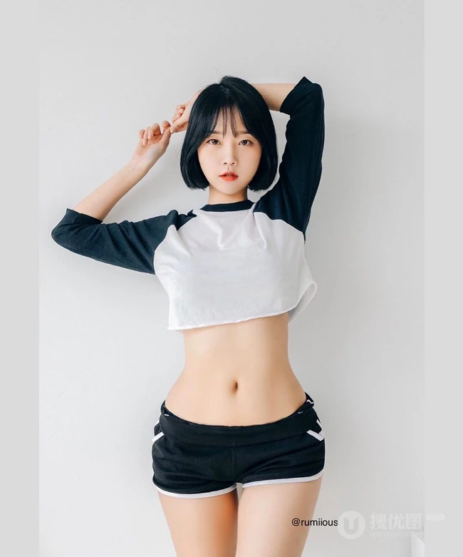 蜜桃臀妹子，清新短发韩国童颜女生佳人Rumi生活写真照图集