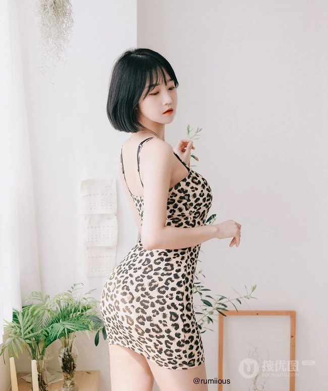 蜜桃臀妹子，清新短发韩国童颜女生佳人Rumi生活写真照图集
