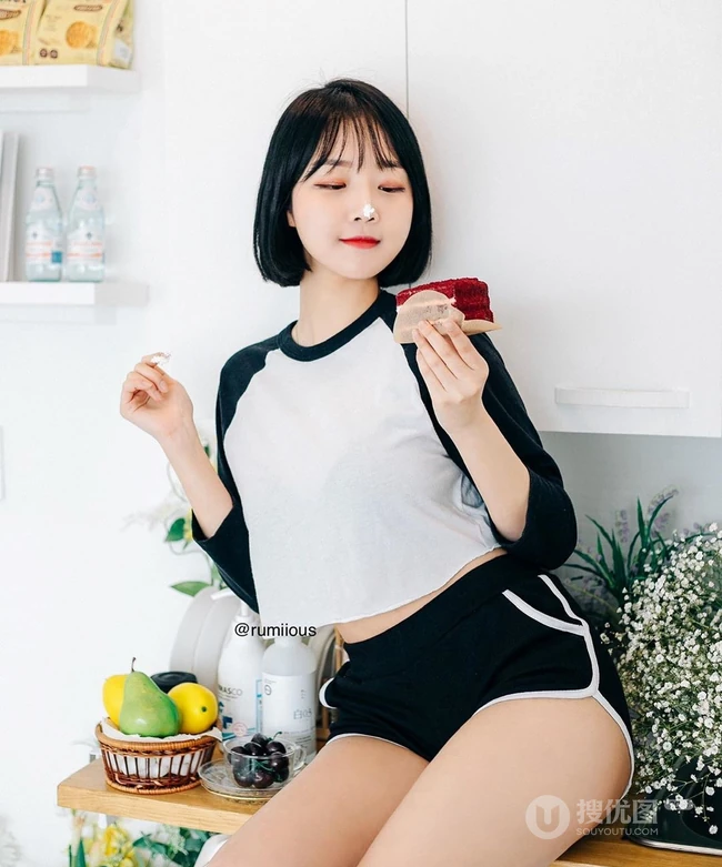 蜜桃臀妹子，清新短发韩国童颜女生佳人Rumi生活写真照图集