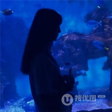 真人男女浪漫海边不露脸头像，适合喜欢浪漫的情侣一人一半头像图片