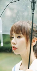 下雨天，手拿雨伞的学生装可爱女生唯美户外摄影美图收录