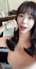 爱吃棒棒糖，泡泡糖的韩国大漂亮女生甜美可爱气质生活照图片
