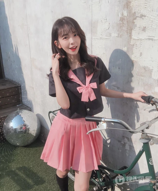 爱吃棒棒糖，泡泡糖的韩国大漂亮女生甜美可爱气质生活照图片
