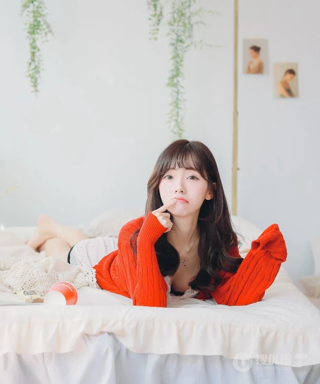 爱吃棒棒糖，泡泡糖的韩国大漂亮女生甜美可爱气质生活照图片