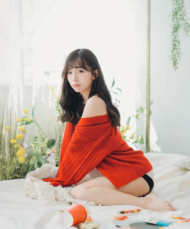 爱吃棒棒糖，泡泡糖的韩国大漂亮女生甜美可爱气质生活照图片