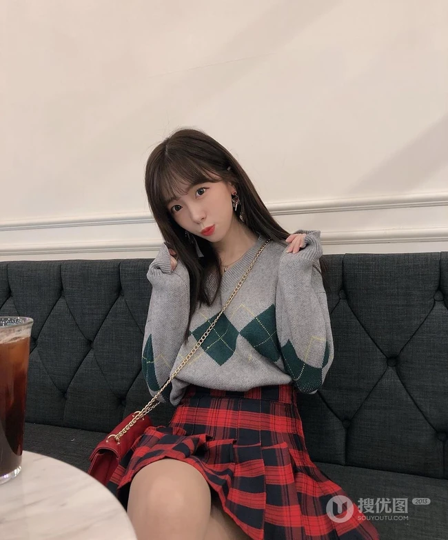 爱吃棒棒糖，泡泡糖的韩国大漂亮女生甜美可爱气质生活照图片