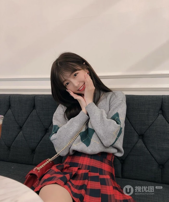 爱吃棒棒糖，泡泡糖的韩国大漂亮女生甜美可爱气质生活照图片