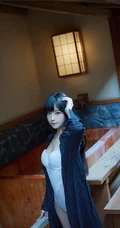 甜美萌新妹子一枚，黑直长发气质女生肩带泳装气质写真图集