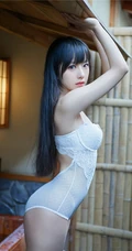甜美萌新妹子一枚，黑直长发气质女生肩带泳装气质写真图集