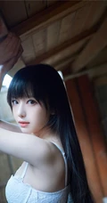 甜美萌新妹子一枚，黑直长发气质女生肩带泳装气质写真图集