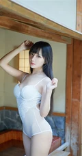 甜美萌新妹子一枚，黑直长发气质女生肩带泳装气质写真图集