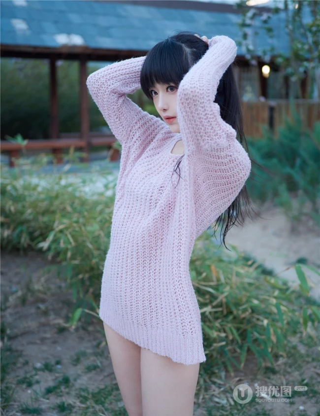 甜美萌新妹子一枚，黑直长发气质女生肩带泳装气质写真图集