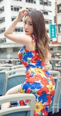 气质温柔气质女生小姐姐绯月樱碎花长裙香港街头美拍写真图集