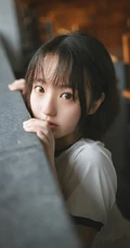 教室里漂亮粉嫩的可爱小女生2k高清手机壁纸图片