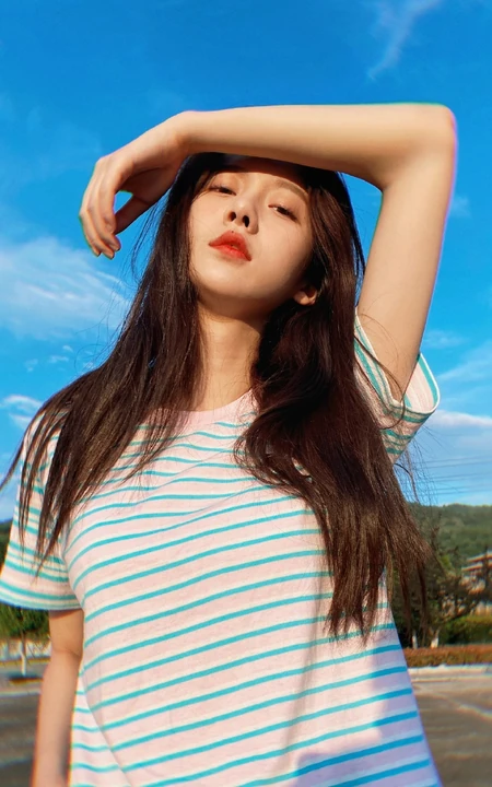 王子璇户外逆光写真美照