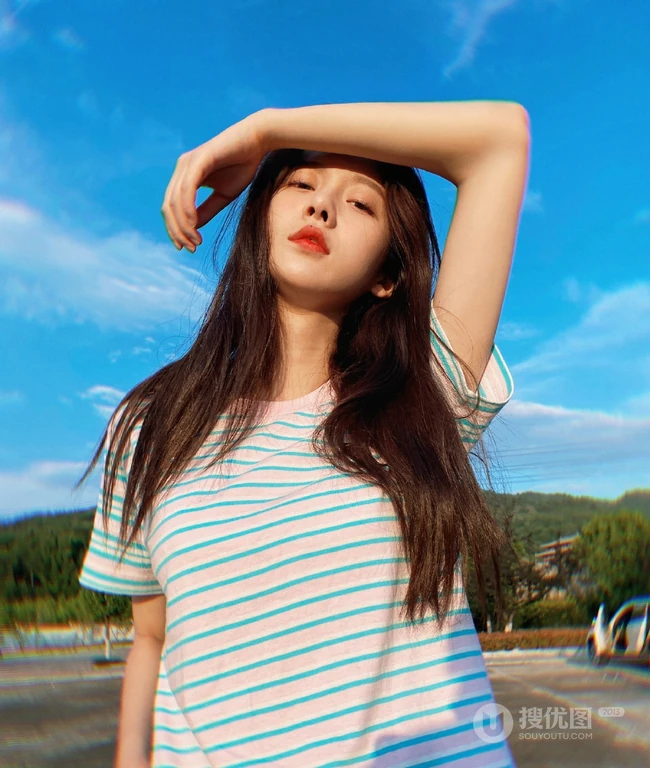 王子璇户外逆光写真美照