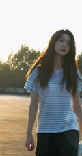 王子璇户外逆光写真美照