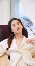 大长腿女生超模陈碧舸简约装西服短裤动人写真图片