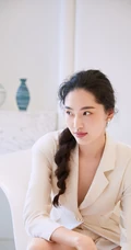 大长腿女生超模陈碧舸简约装西服短裤动人写真图片