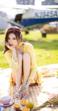 户外草地野炊的气质黄裙女生杨晨晨写真摄影美照