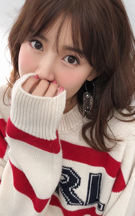 美女&ldquo;张子萱&rdquo;冬季长袖毛衣艺术照手机壁纸