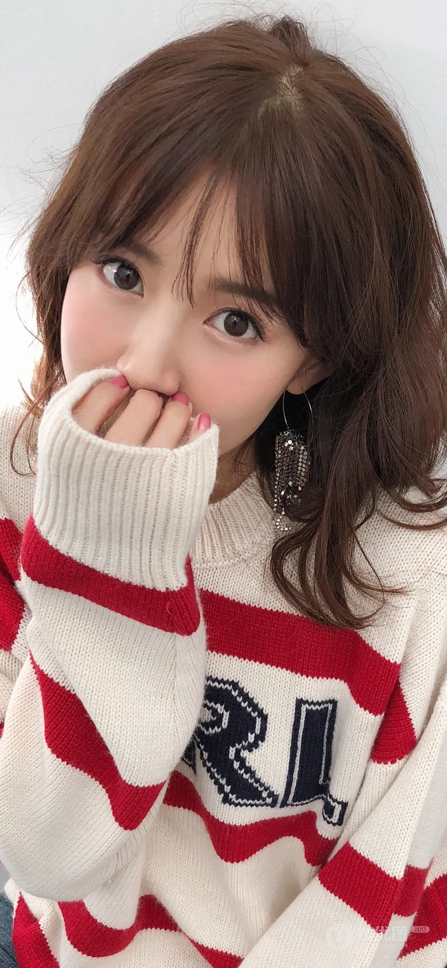 美女&ldquo;张子萱&rdquo;冬季长袖毛衣艺术照手机壁纸