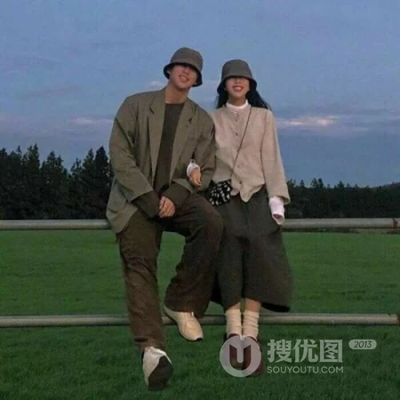 出门游玩，或旅游中的情侣头像真人一人一半甜到爆配对图片