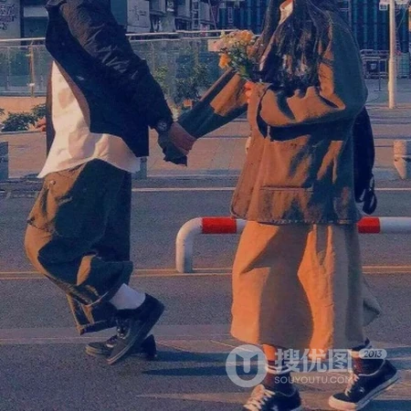 出门游玩，或旅游中的情侣头像真人一人一半甜到爆配对图片