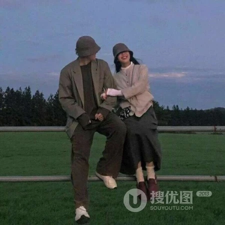 出门游玩，或旅游中的情侣头像真人一人一半甜到爆配对图片