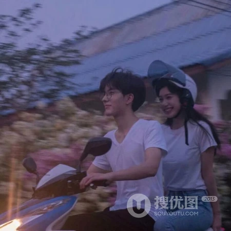 出门游玩，或旅游中的情侣头像真人一人一半甜到爆配对图片