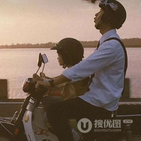 出门游玩，或旅游中的情侣头像真人一人一半甜到爆配对图片