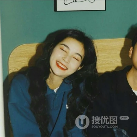 浪漫的电影片段，港式的复古风格，情侣头像真人一人一半配对图片