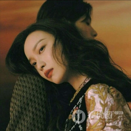 浪漫的电影片段，港式的复古风格，情侣头像真人一人一半配对图片