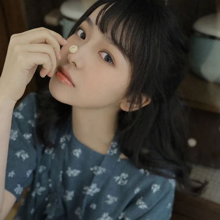 治愈系女生头像 可爱小清新可爱女生居家室内套图头像图片