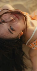 气质匀称精选混血女生君君唯美小碎花裙沙滩逐浪气质写真图集