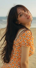气质匀称精选混血女生君君唯美小碎花裙沙滩逐浪气质写真图集
